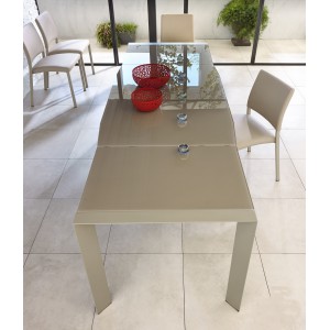TRIANGOLO L design üveg bővíthető étkezőasztal - cappuccino